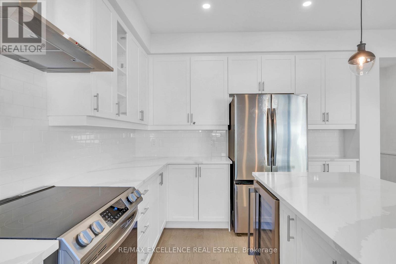 91 Berkely Street, Wasaga Beach, Ontario  L9Z 2N6 - Photo 8 - S12466949