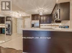1005 - 3880 Duke Of York Boulevard, Mississauga, Ontario  L5B 4M7 - Photo 3 - W12466939