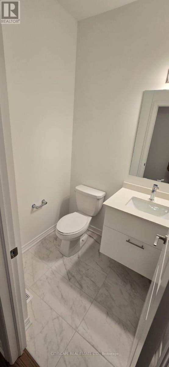 1136 Tanbark Avenue, Oakville, Ontario  L6H 8C4 - Photo 4 - W12466976