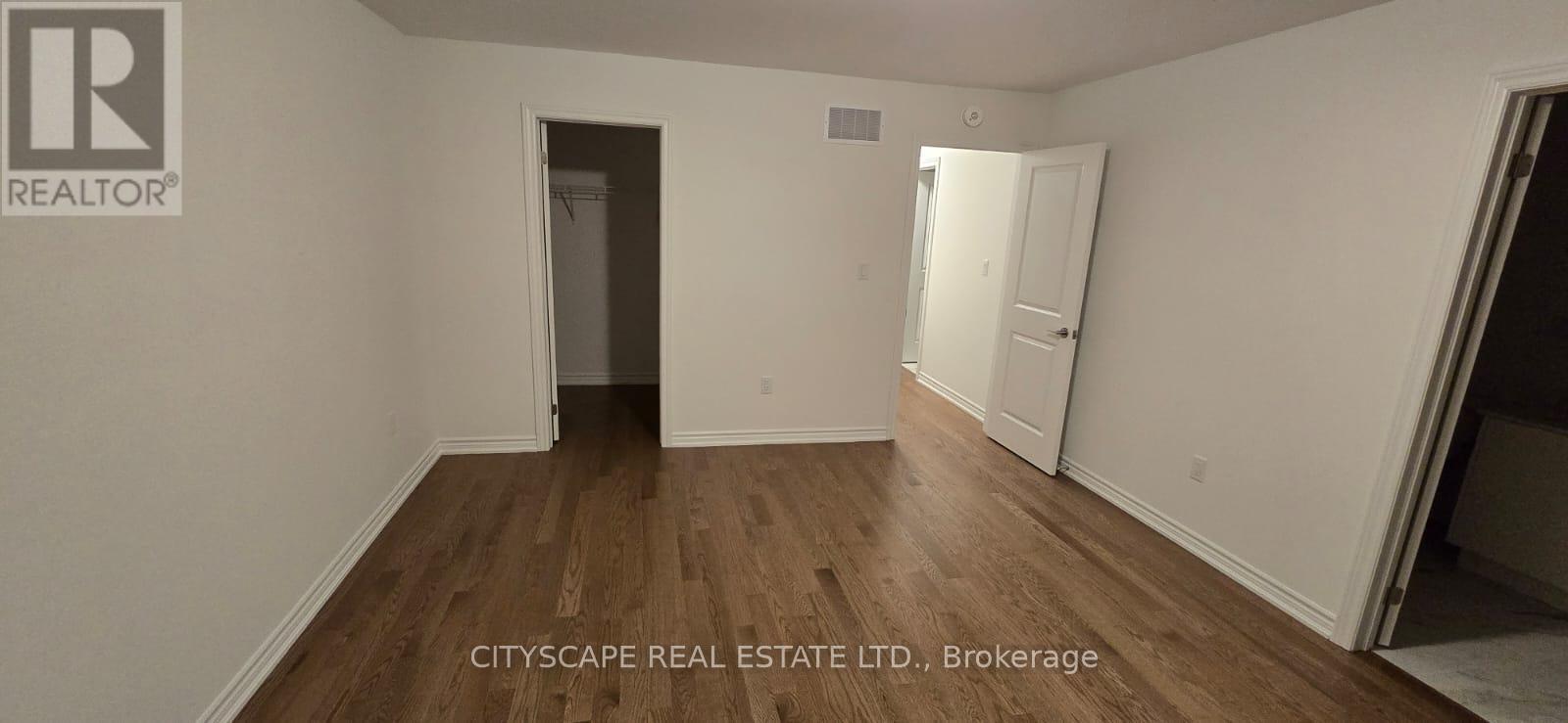1136 Tanbark Avenue, Oakville, Ontario  L6H 8C4 - Photo 6 - W12466976