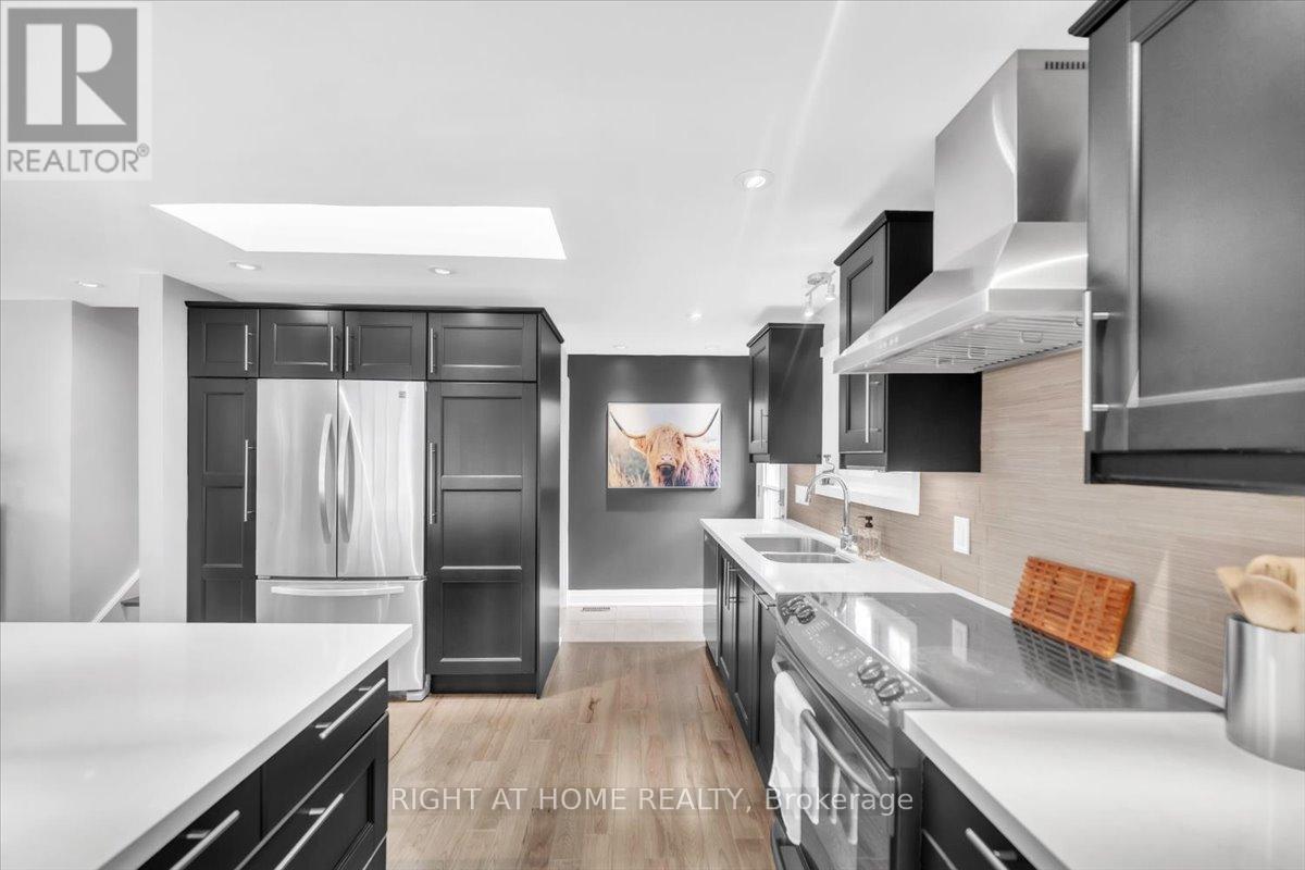 2301 Devon Road, Oakville, Ontario  L6J 5R2 - Photo 6 - W12466979