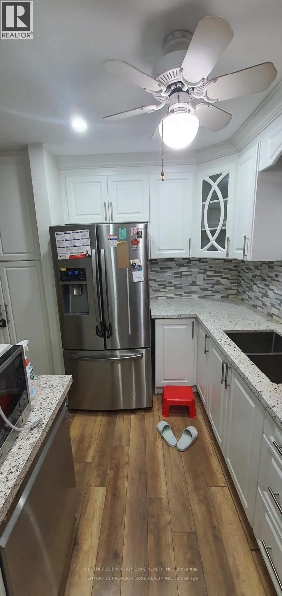 68 Hoskins Square, Brampton, Ontario  L6S 2N6 - Photo 2 - W12466980