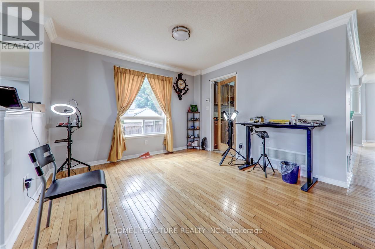 69 Heatherdale Drive, Brampton, Ontario  L7A 2H4 - Photo 11 - W12466983