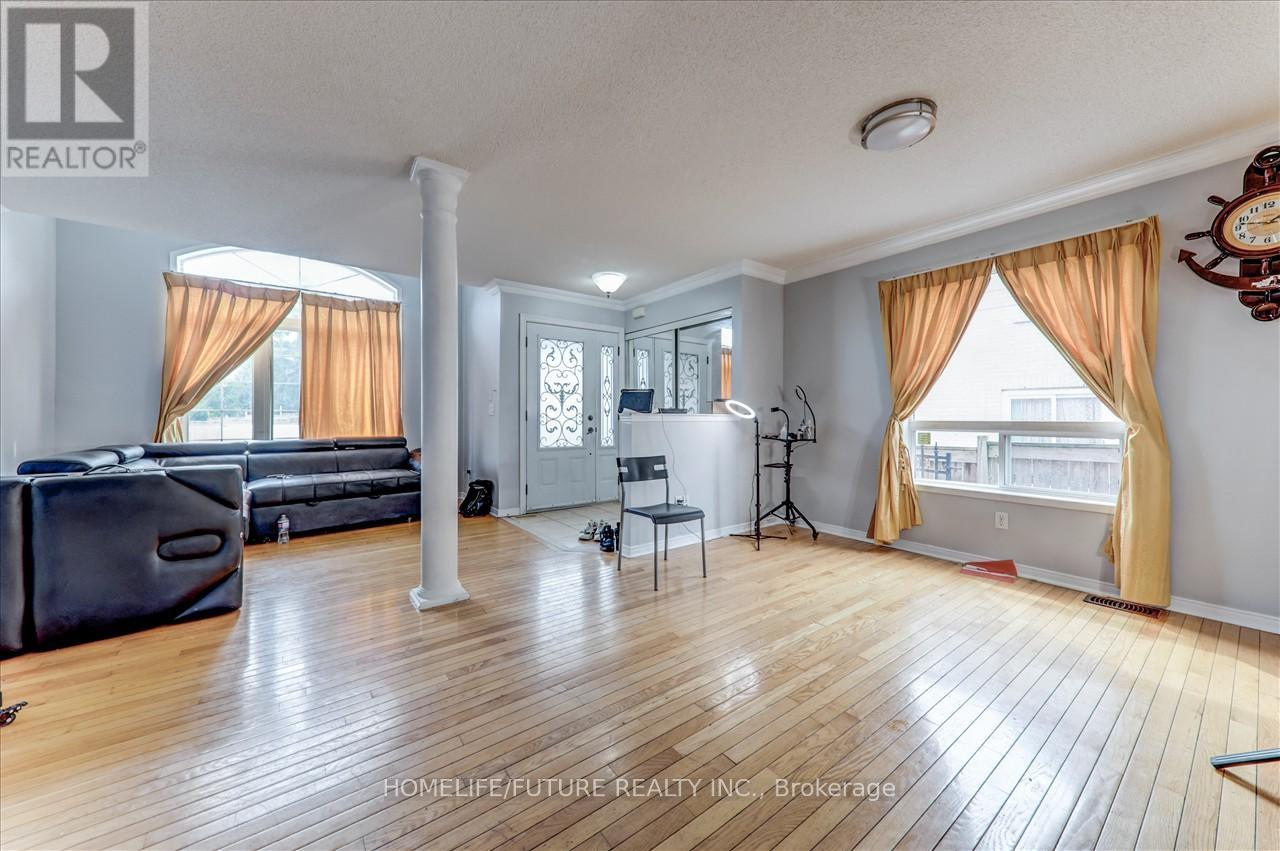 69 Heatherdale Drive, Brampton, Ontario  L7A 2H4 - Photo 12 - W12466983