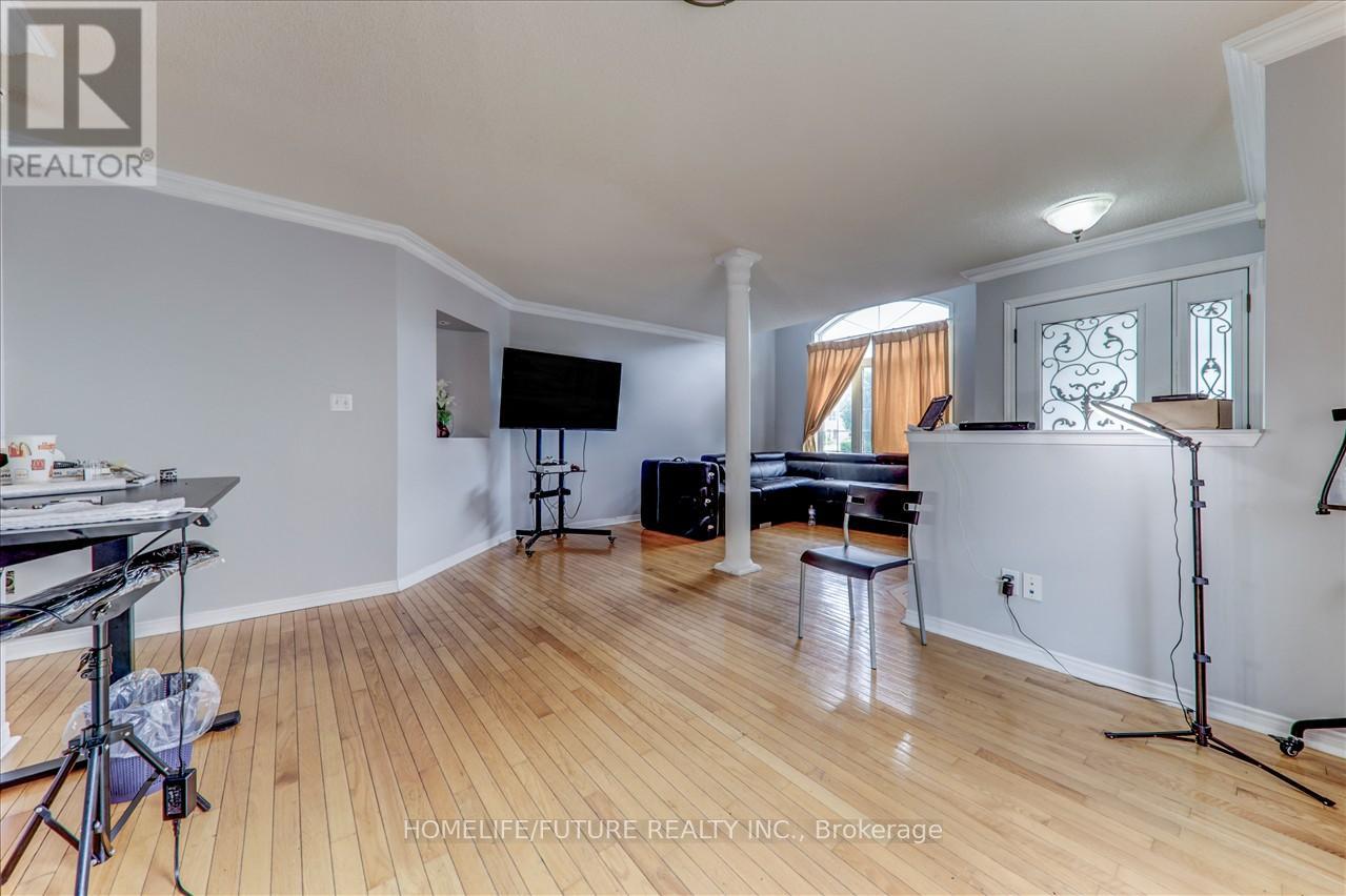69 Heatherdale Drive, Brampton, Ontario  L7A 2H4 - Photo 13 - W12466983