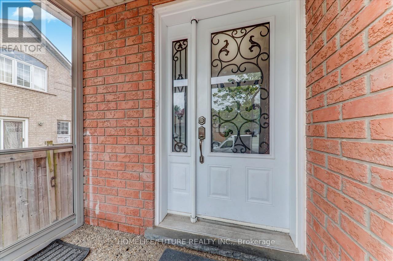 69 Heatherdale Drive, Brampton, Ontario  L7A 2H4 - Photo 4 - W12466983