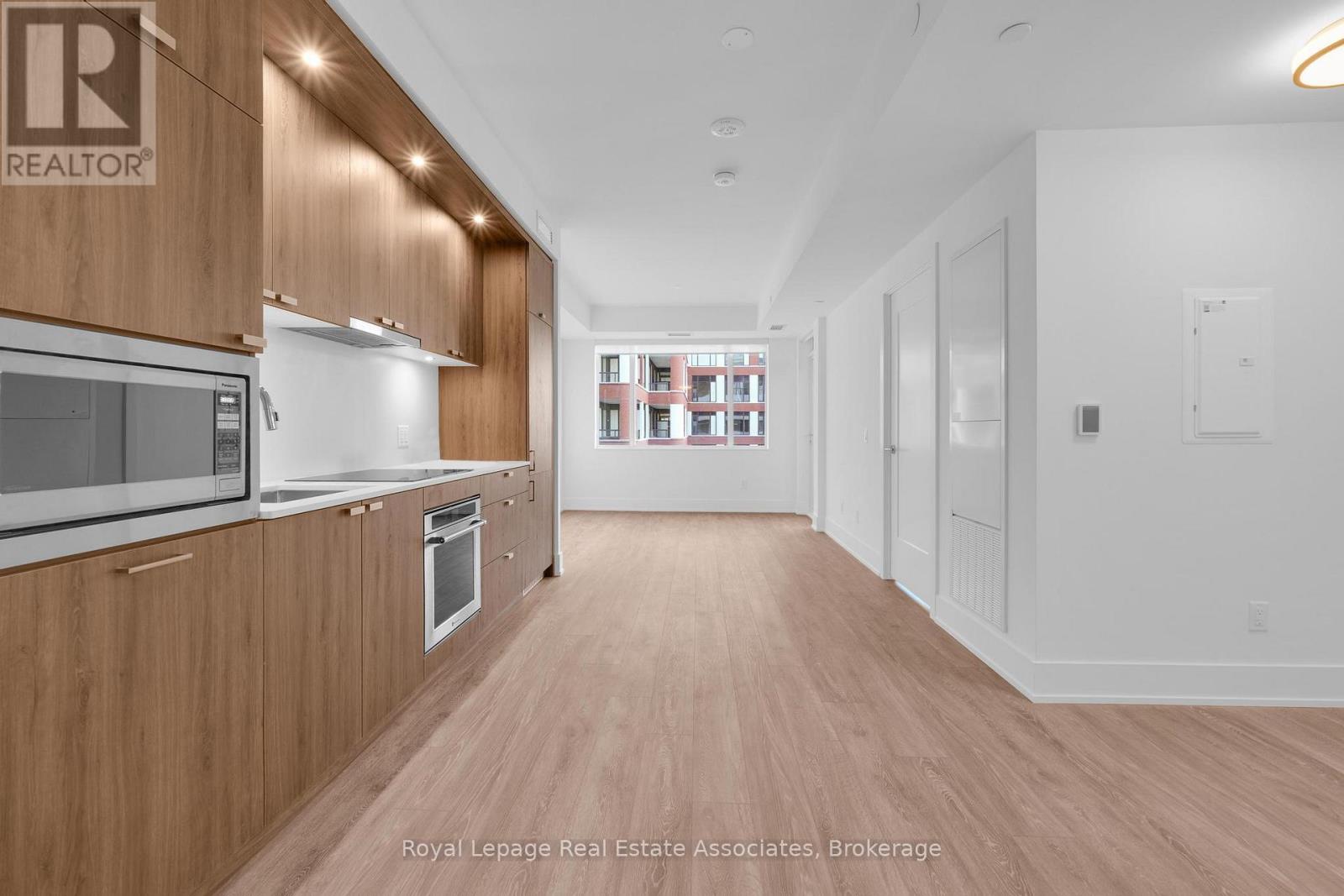 403 - 259 The Kingsway, Toronto, Ontario  M9A 0G2 - Photo 2 - W12466999