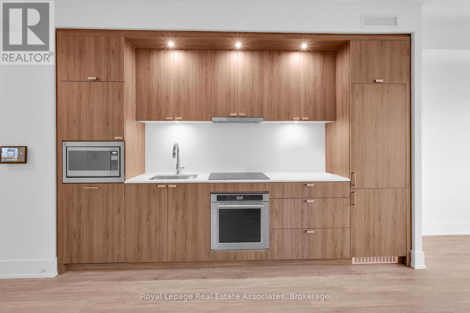 403 - 259 The Kingsway, Toronto, Ontario  M9A 0G2 - Photo 4 - W12466999