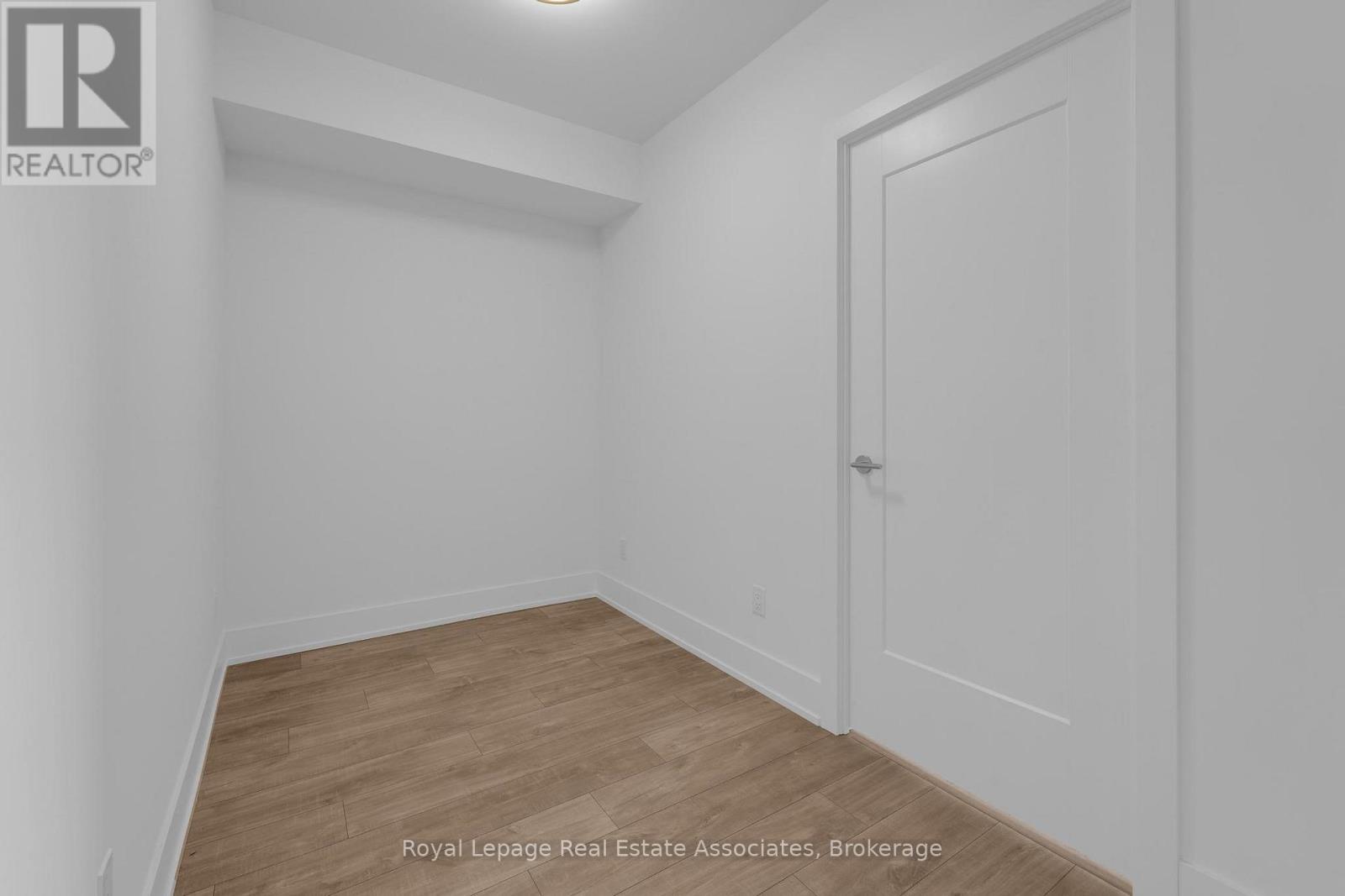 404 - 259 The Kingsway, Toronto, Ontario  M9A 0G2 - Photo 11 - W12467002