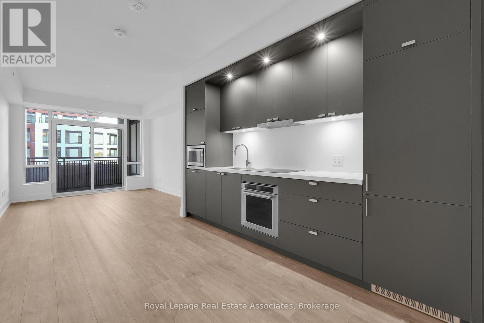 404 - 259 The Kingsway, Toronto, Ontario  M9A 0G2 - Photo 2 - W12467002