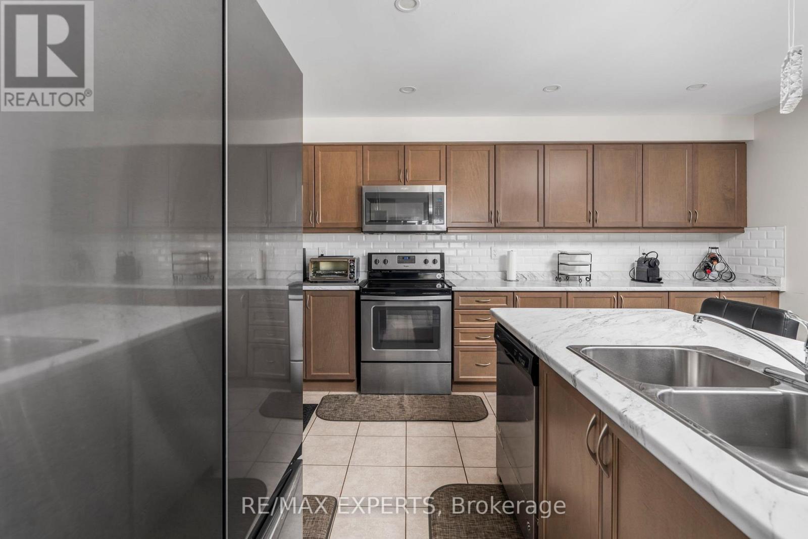 56 Donlamont Circle, Brampton, Ontario  L7A 4T5 - Photo 13 - W12467004