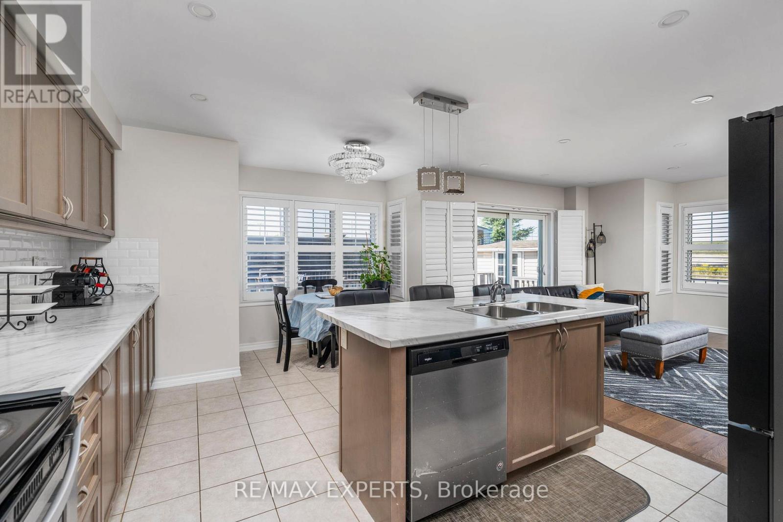 56 Donlamont Circle, Brampton, Ontario  L7A 4T5 - Photo 14 - W12467004