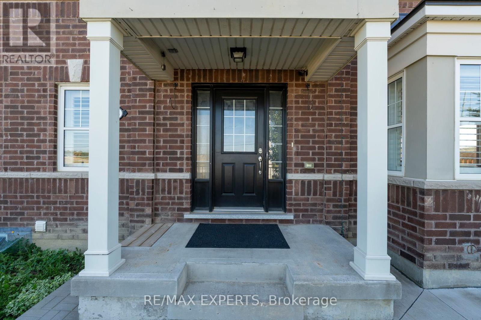 56 Donlamont Circle, Brampton, Ontario  L7A 4T5 - Photo 5 - W12467004