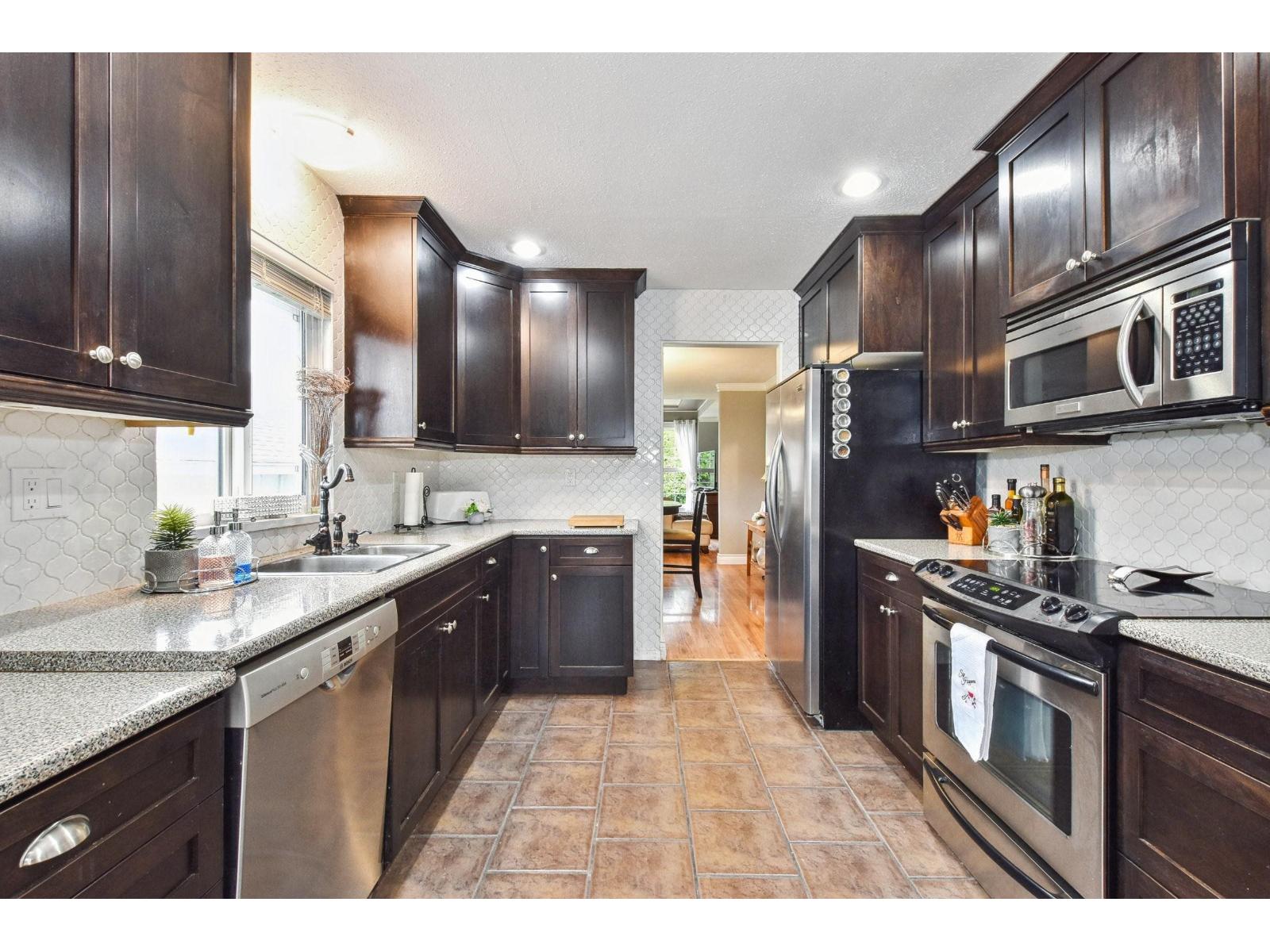 7461 Murray Street, Mission, British Columbia  V2V 4A8 - Photo 11 - R3058484