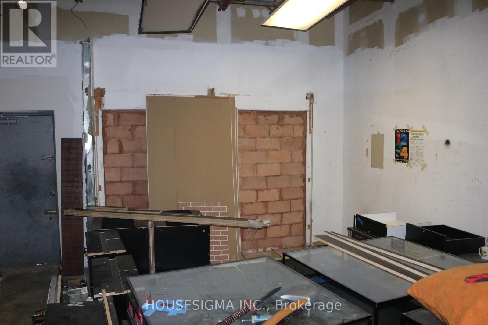 B11 - 211 Martindale Road, St. Catharines, Ontario  L2S 3V7 - Photo 8 - X12466974