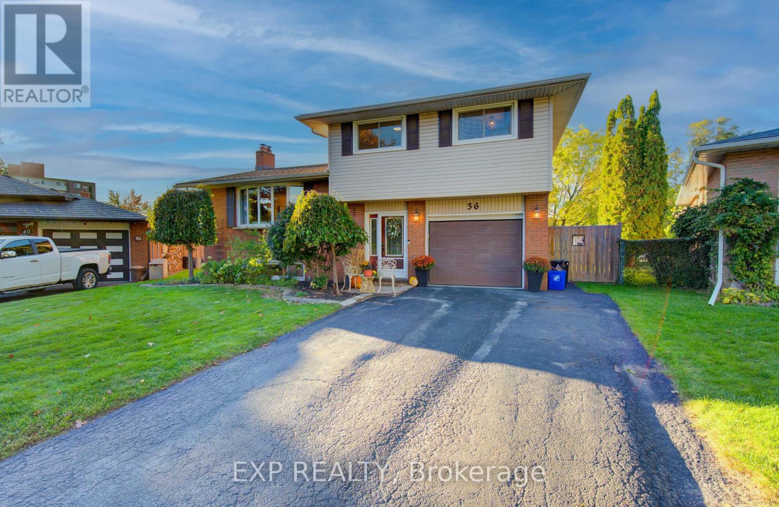 36 BLACKFRIARS PLACE, Kitchener, Ontario