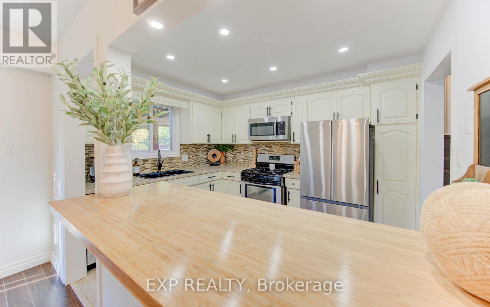 36 Blackfriars Place, Kitchener, Ontario  N2A 1M5 - Photo 18 - X12466989