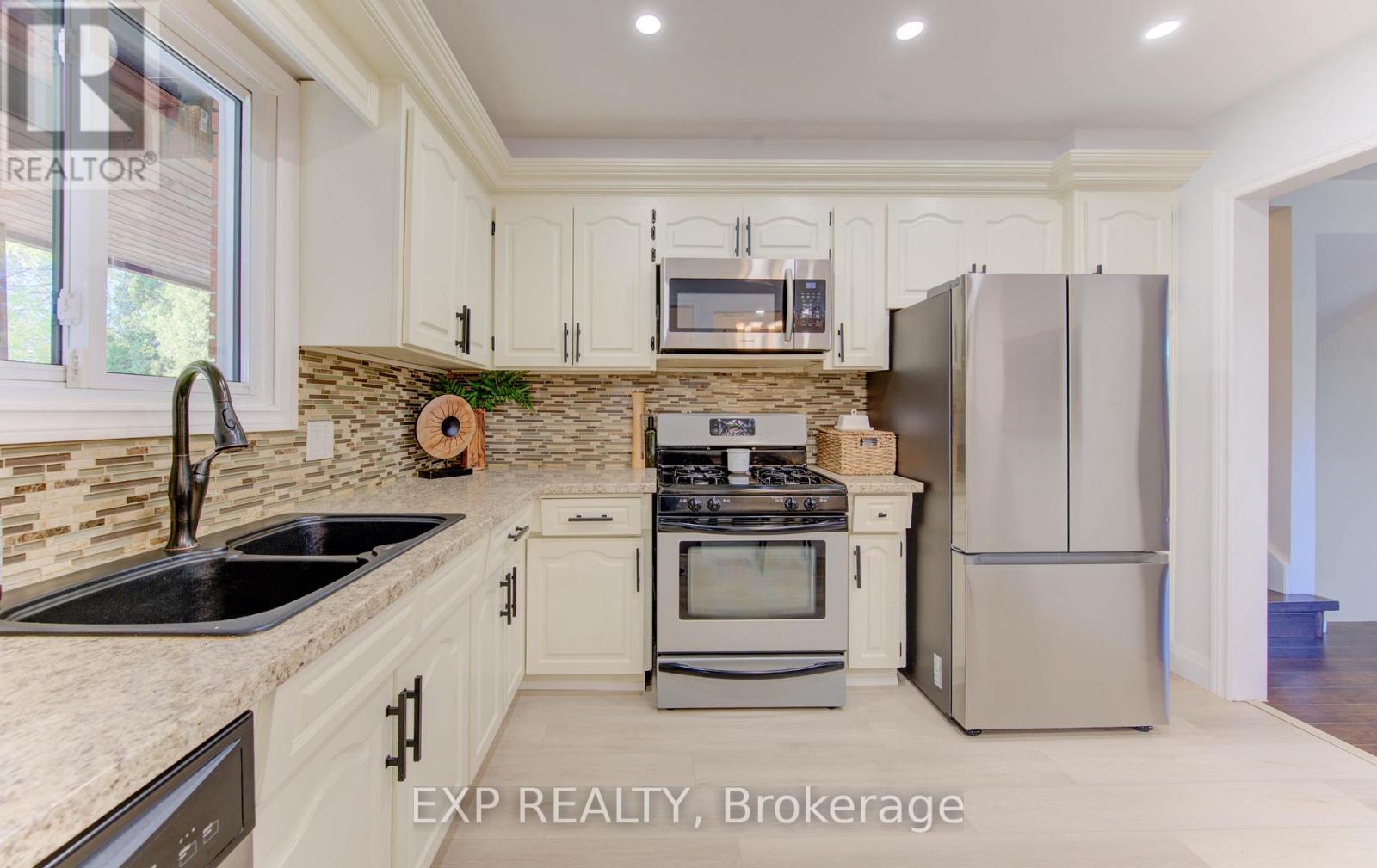 36 Blackfriars Place, Kitchener, Ontario  N2A 1M5 - Photo 19 - X12466989