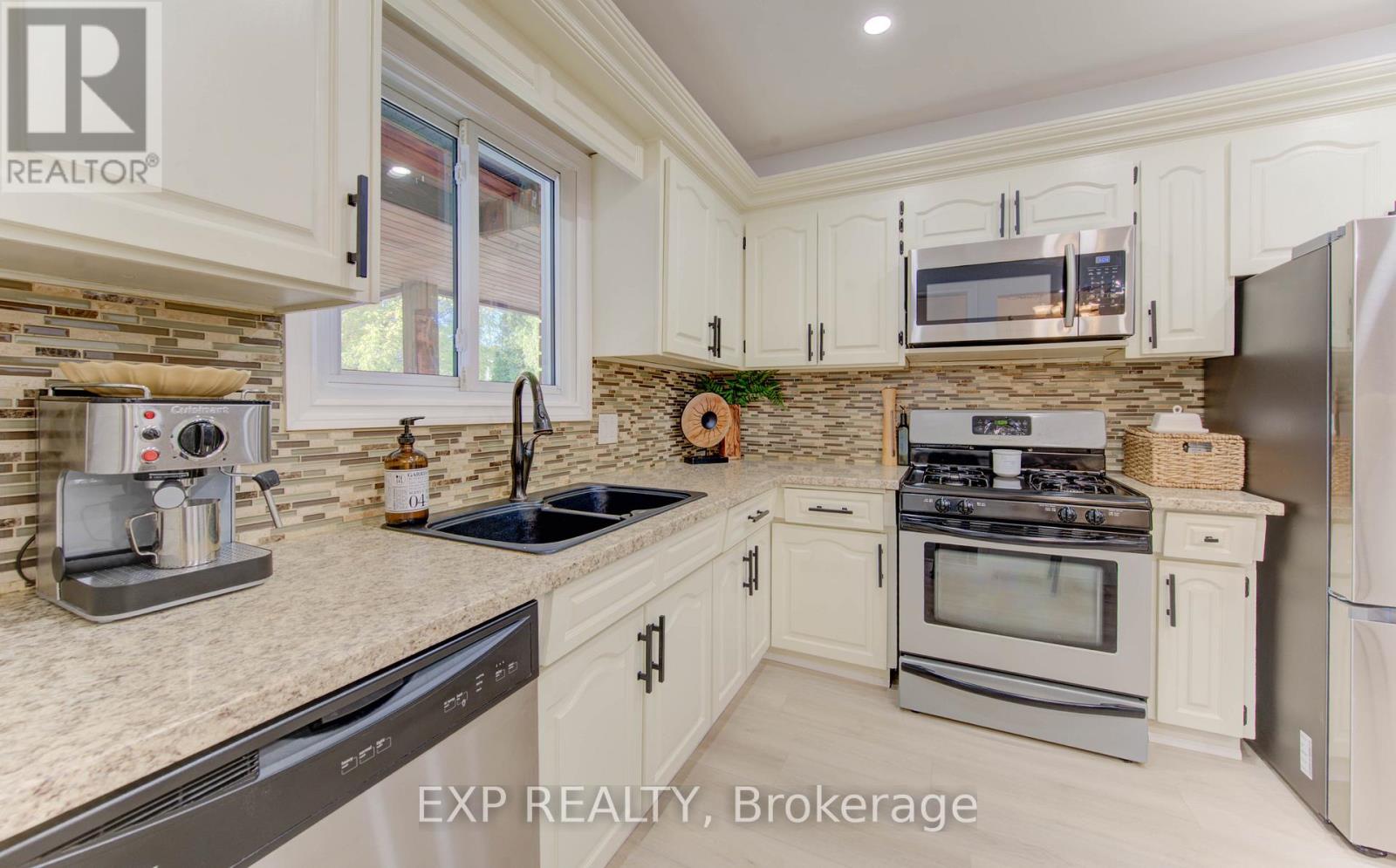 36 Blackfriars Place, Kitchener, Ontario  N2A 1M5 - Photo 20 - X12466989