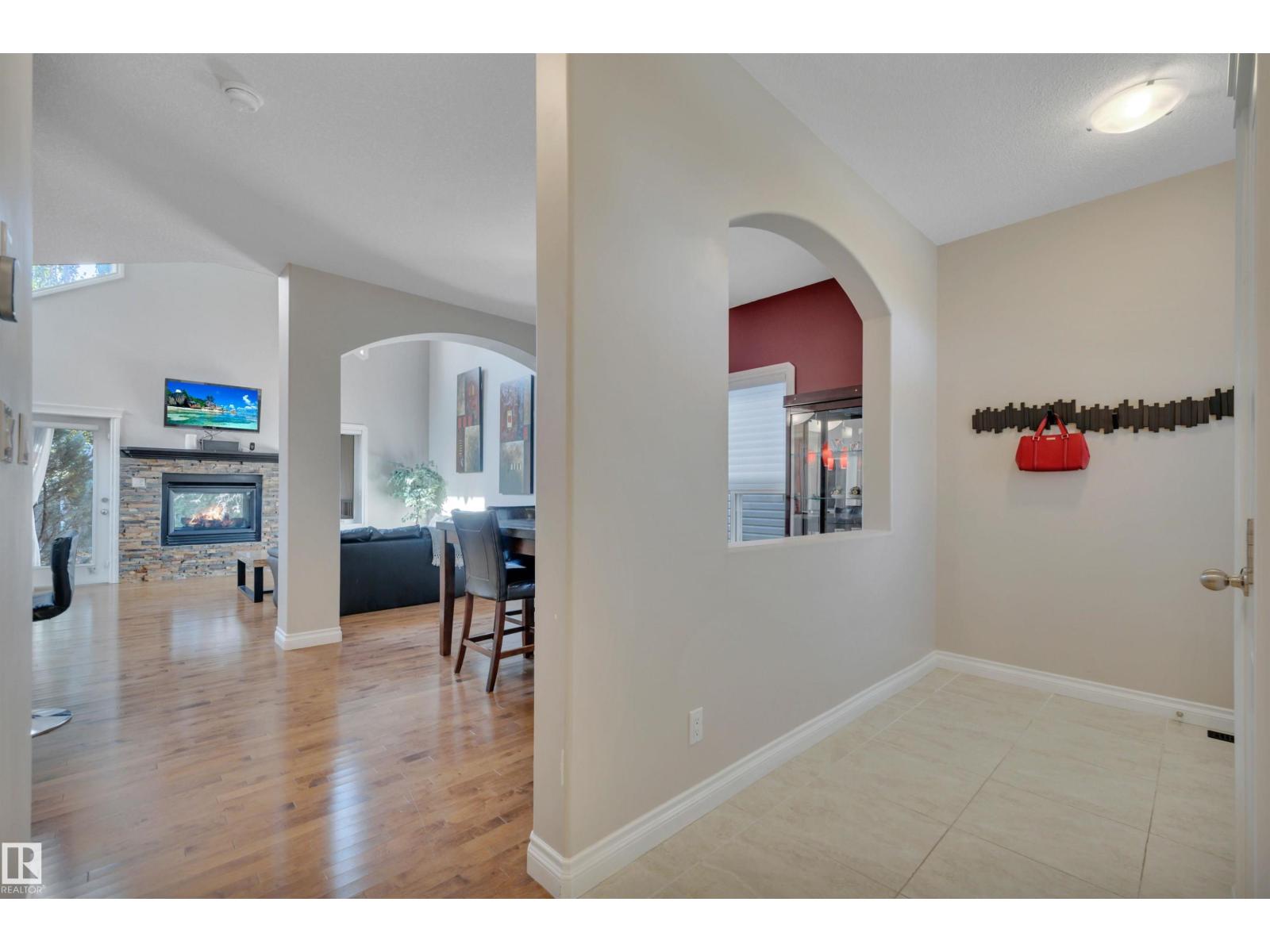 9584 221 St Nw, Edmonton, Alberta  T5T 4A8 - Photo 4 - E4462403
