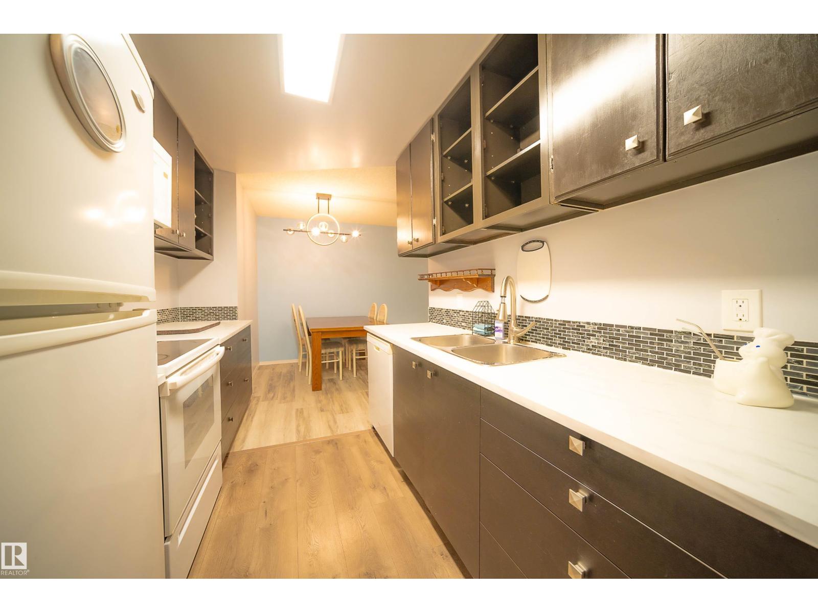 #408 10511 19 Av Nw, Edmonton, Alberta  T6J 5S8 - Photo 3 - E4462404