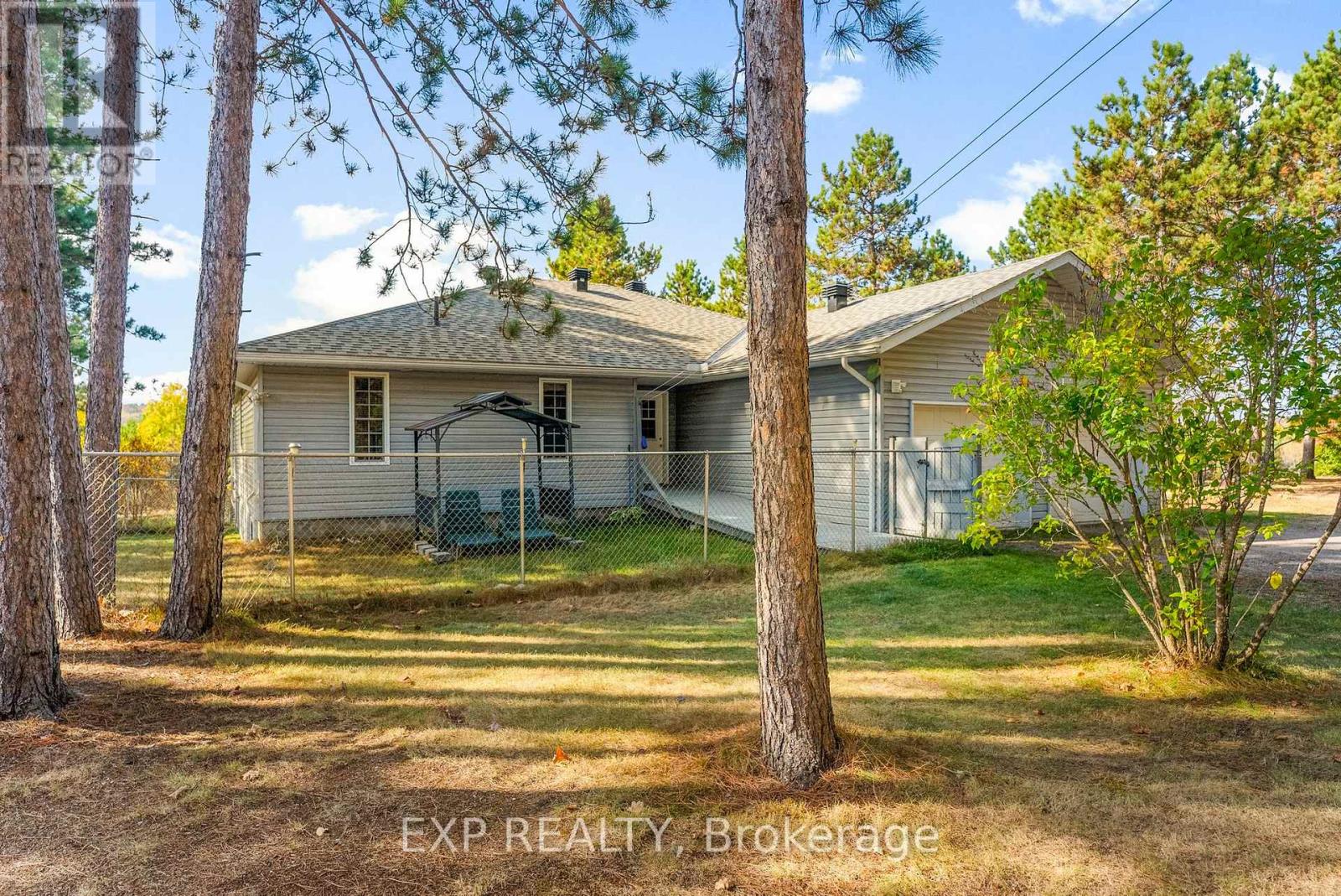 10 Cybulski Road, Madawaska Valley, Ontario  K0J 1B0 - Photo 38 - X12467013