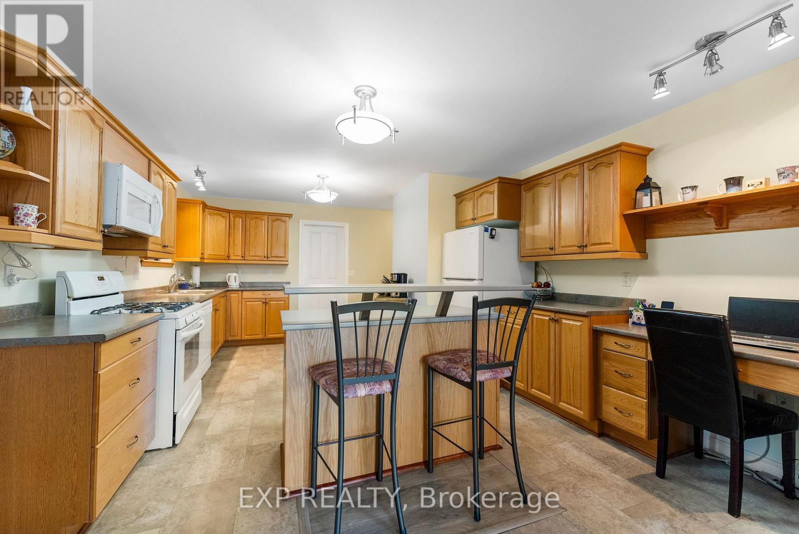 10 Cybulski Road, Madawaska Valley, Ontario  K0J 1B0 - Photo 7 - X12467013