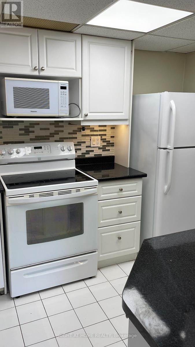 1003 - 3700 Kaneff Crescent, Mississauga, Ontario  L5A 4B8 - Photo 3 - W12466815