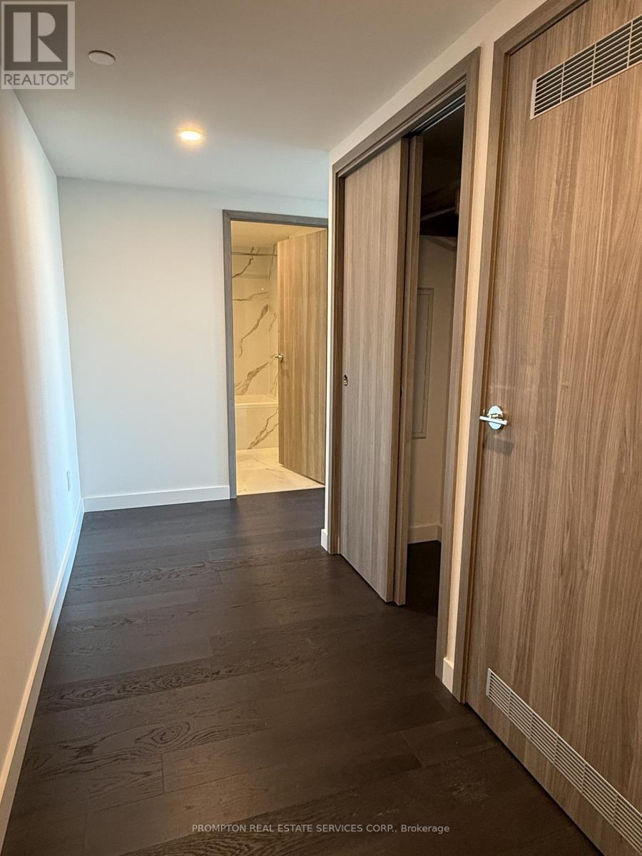6902 - 3 Concord Cityplace Way, Toronto, Ontario  M5V 0X4 - Photo 3 - C12467043