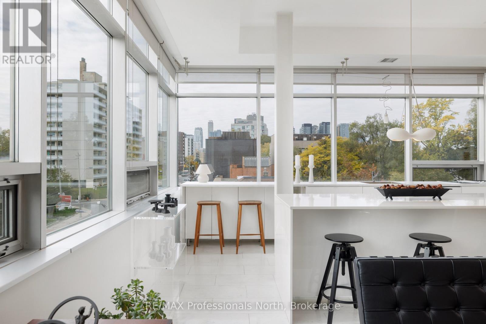 404 - 562 Eglinton Avenue E, Toronto (Mount Pleasant East), Ontario  M4P 1P1 - Photo 2 - C12467106