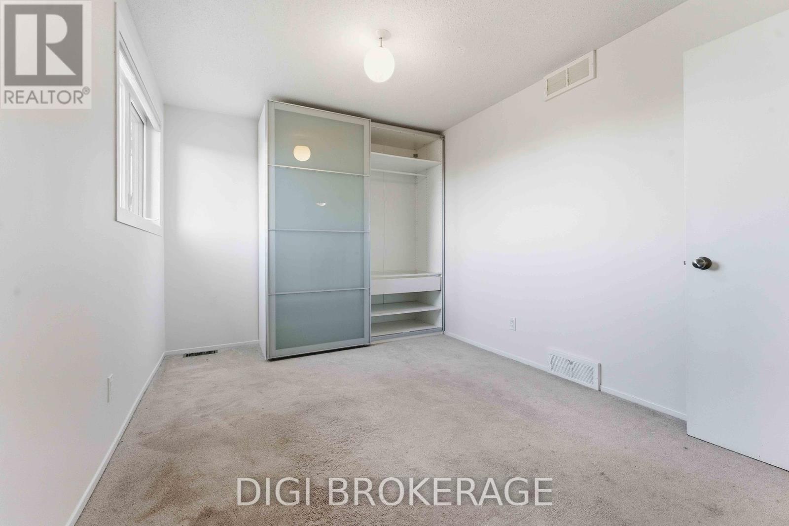 98 Gillespie Crescent, Ottawa, Ontario  K1V 0J2 - Photo 32 - X12465269