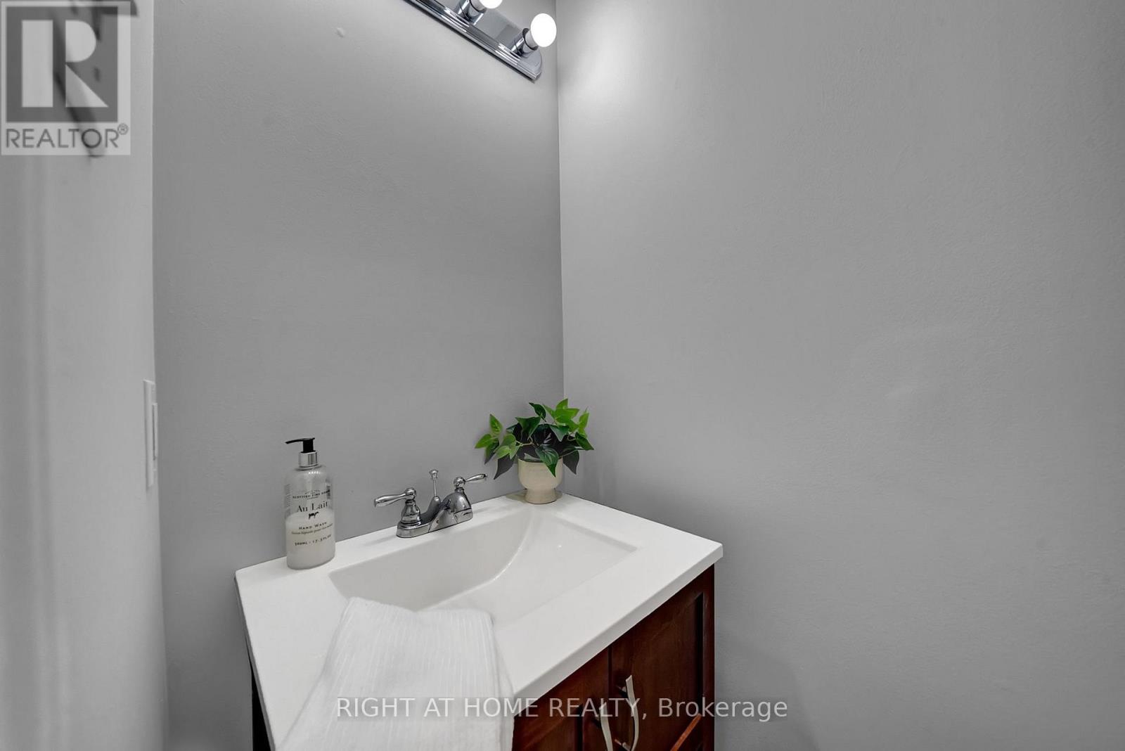 9 Kershaw Street, Clarington, Ontario  L1C 4S4 - Photo 5 - E12467102