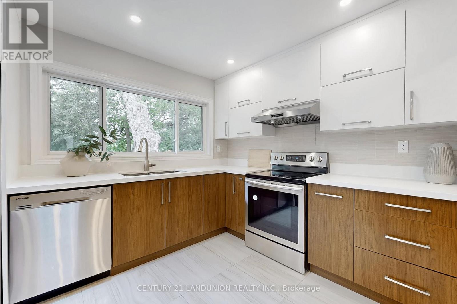 757 Huntingwood Drive, Toronto, Ontario  M1T 2L3 - Photo 6 - E12467042