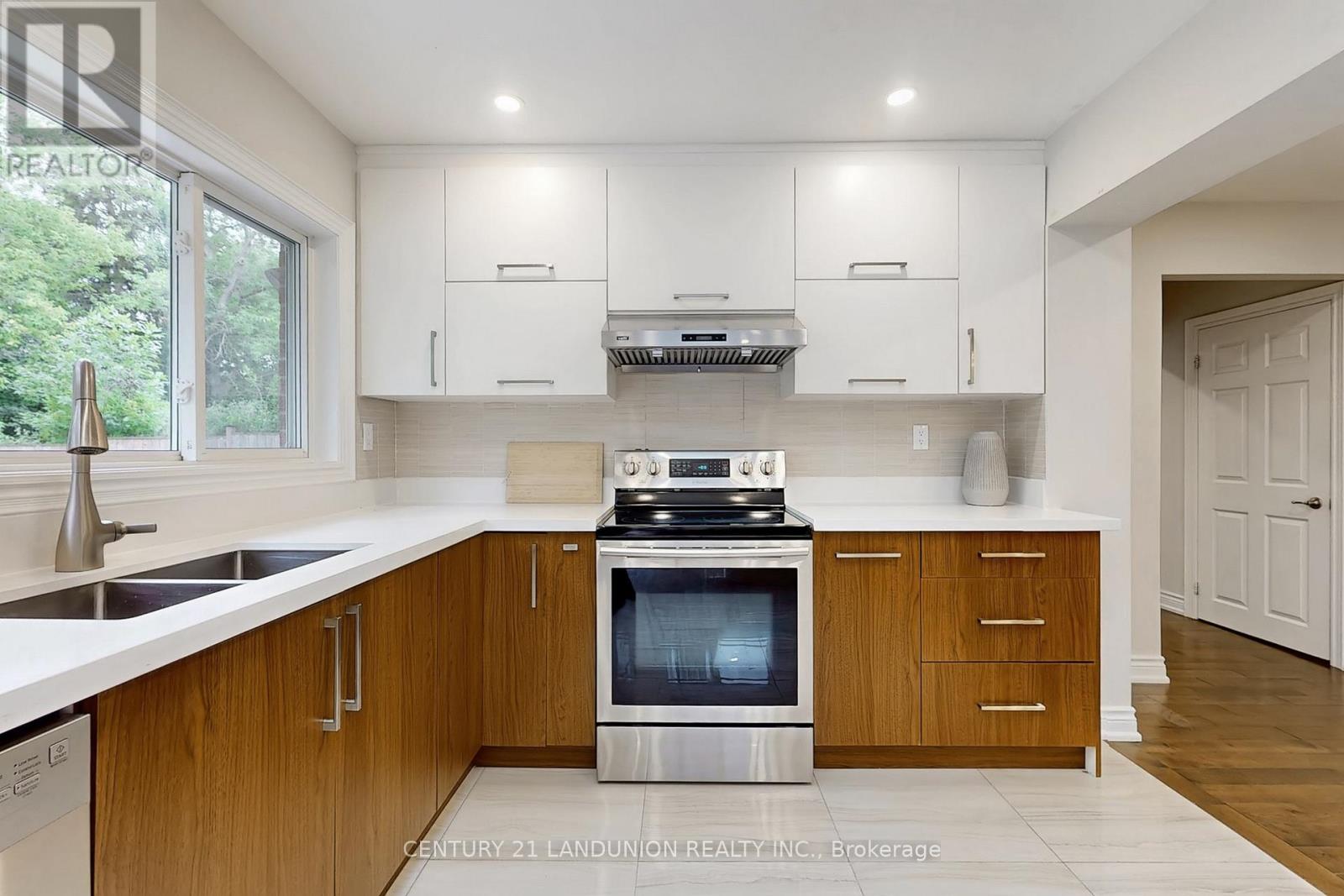 757 Huntingwood Drive, Toronto, Ontario  M1T 2L3 - Photo 7 - E12467042