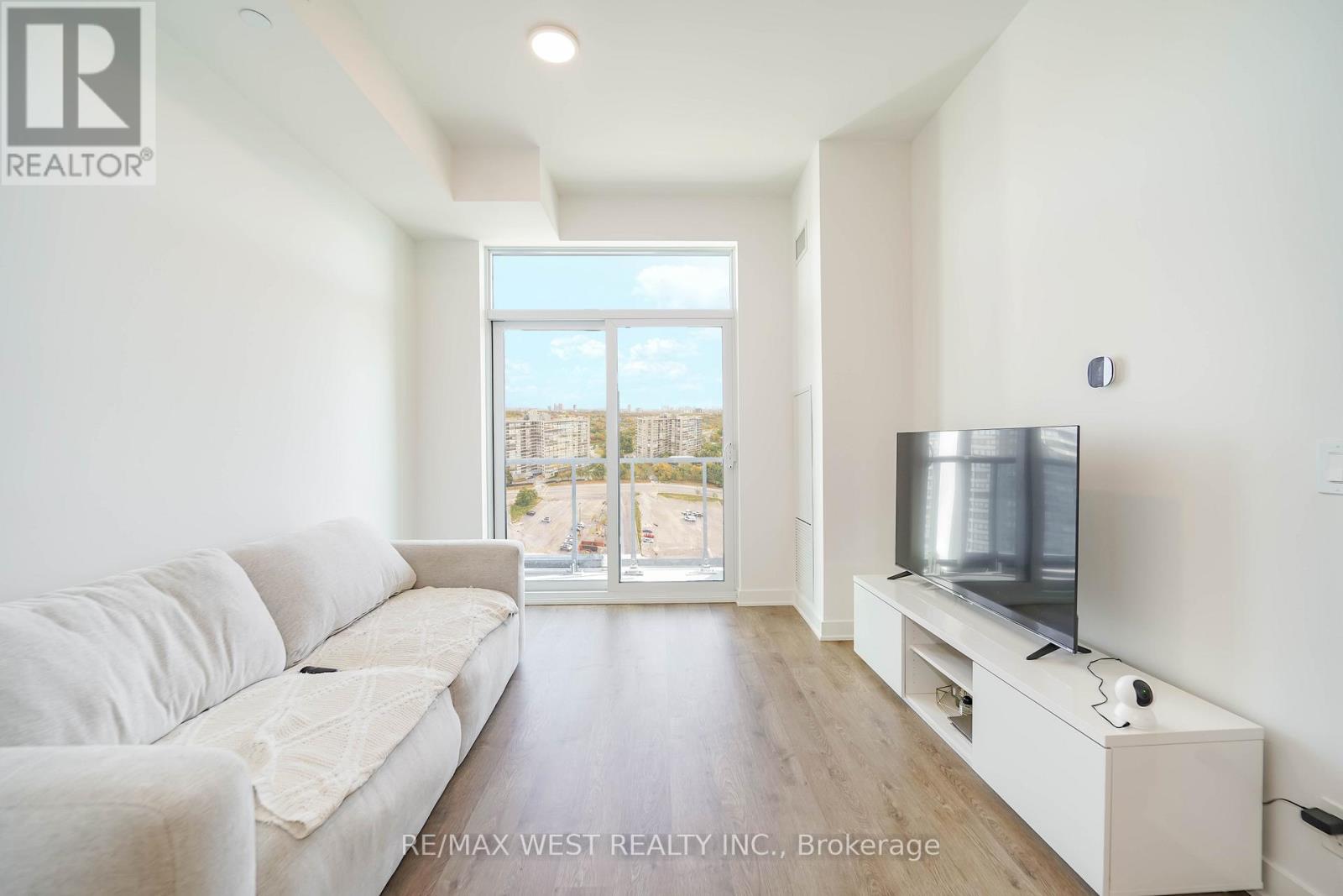 1101 - 50 Upper Mall Way, Vaughan, Ontario  L4J 0L8 - Photo 2 - N12467017