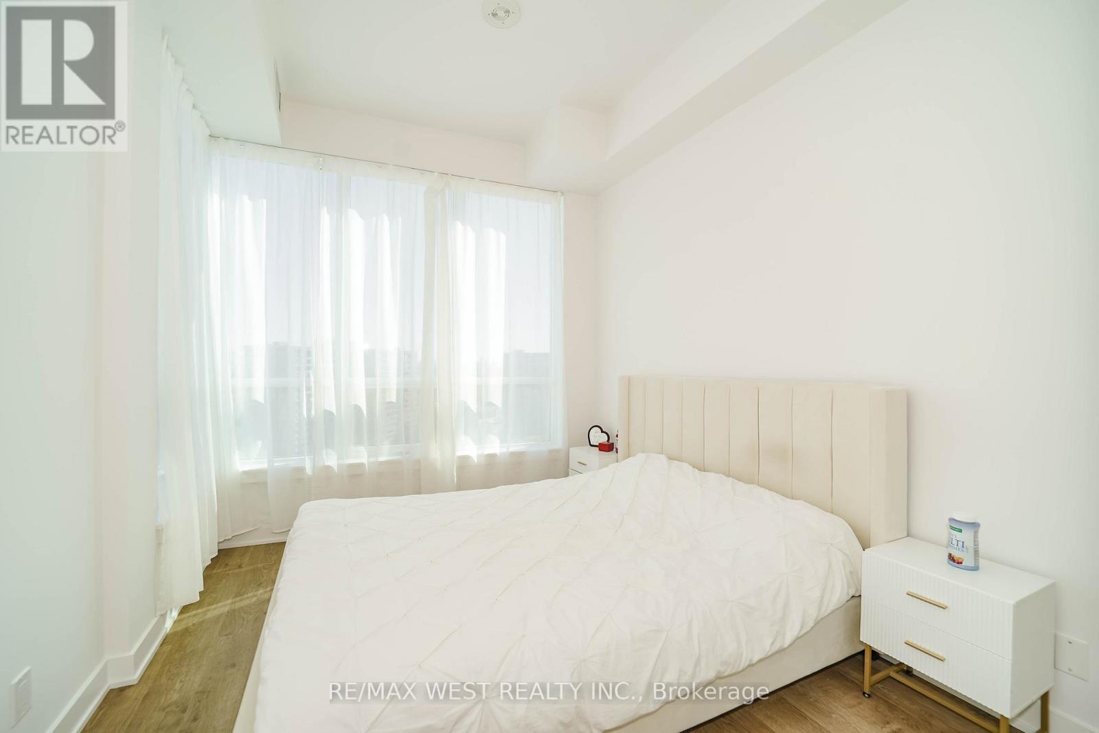 1101 - 50 Upper Mall Way, Vaughan, Ontario  L4J 0L8 - Photo 4 - N12467017