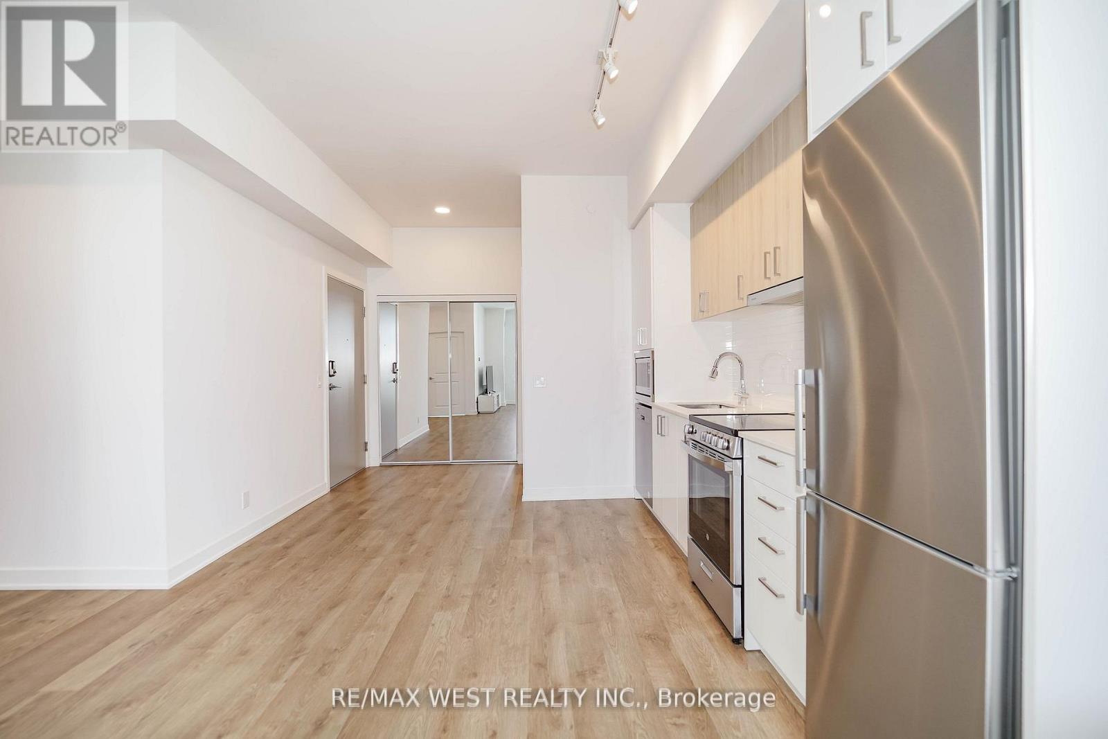 1101 - 50 Upper Mall Way, Vaughan, Ontario  L4J 0L8 - Photo 3 - N12467019