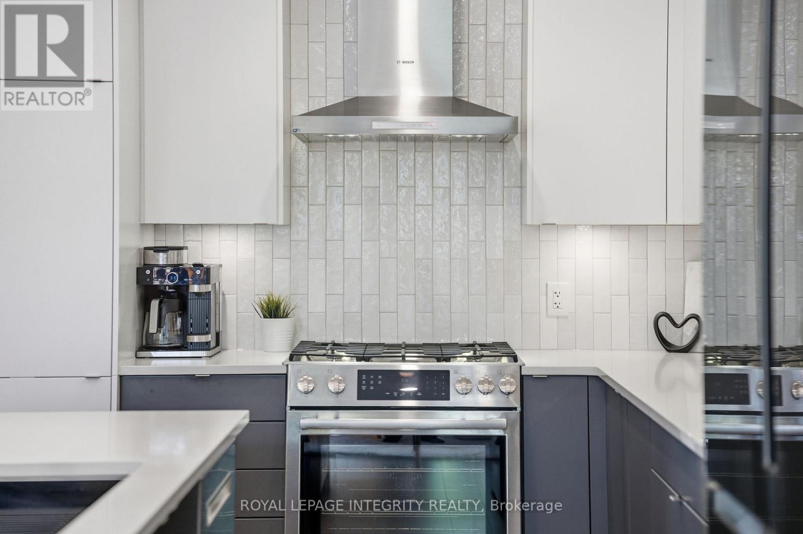 B - 574 Edison Avenue, Ottawa, Ontario  K2A 1V4 - Photo 10 - X12467087