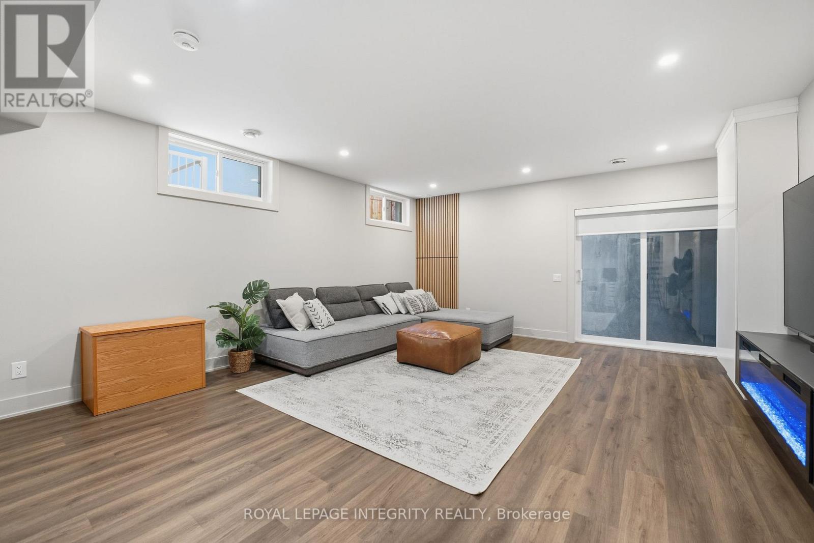 B - 574 Edison Avenue, Ottawa, Ontario  K2A 1V4 - Photo 32 - X12467087