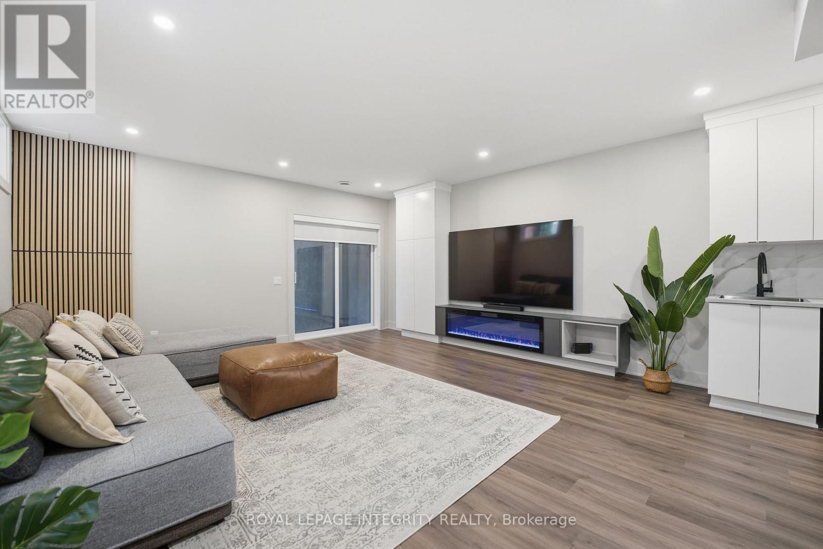 B - 574 Edison Avenue, Ottawa, Ontario  K2A 1V4 - Photo 33 - X12467087