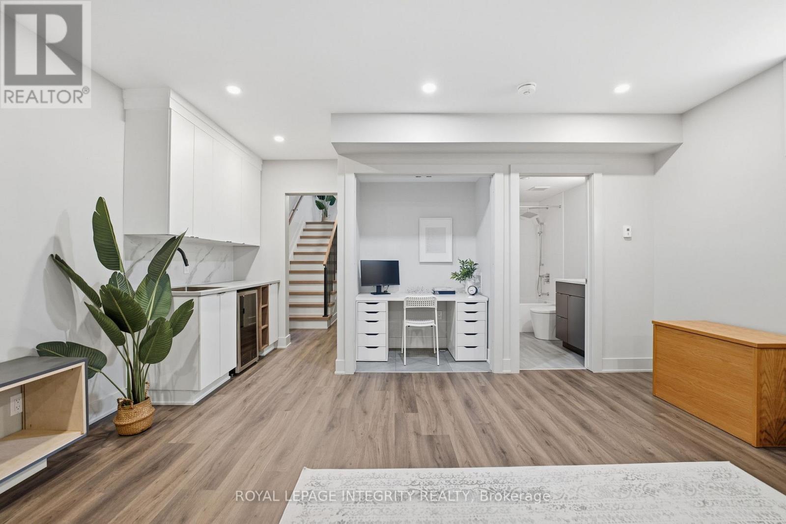 B - 574 Edison Avenue, Ottawa, Ontario  K2A 1V4 - Photo 35 - X12467087