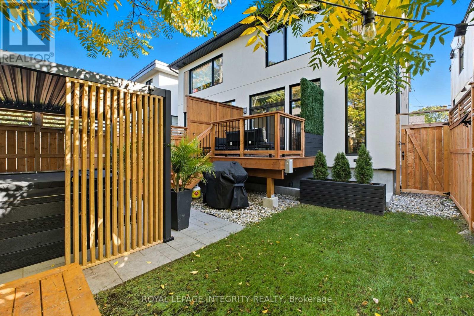 B - 574 Edison Avenue, Ottawa, Ontario  K2A 1V4 - Photo 41 - X12467087