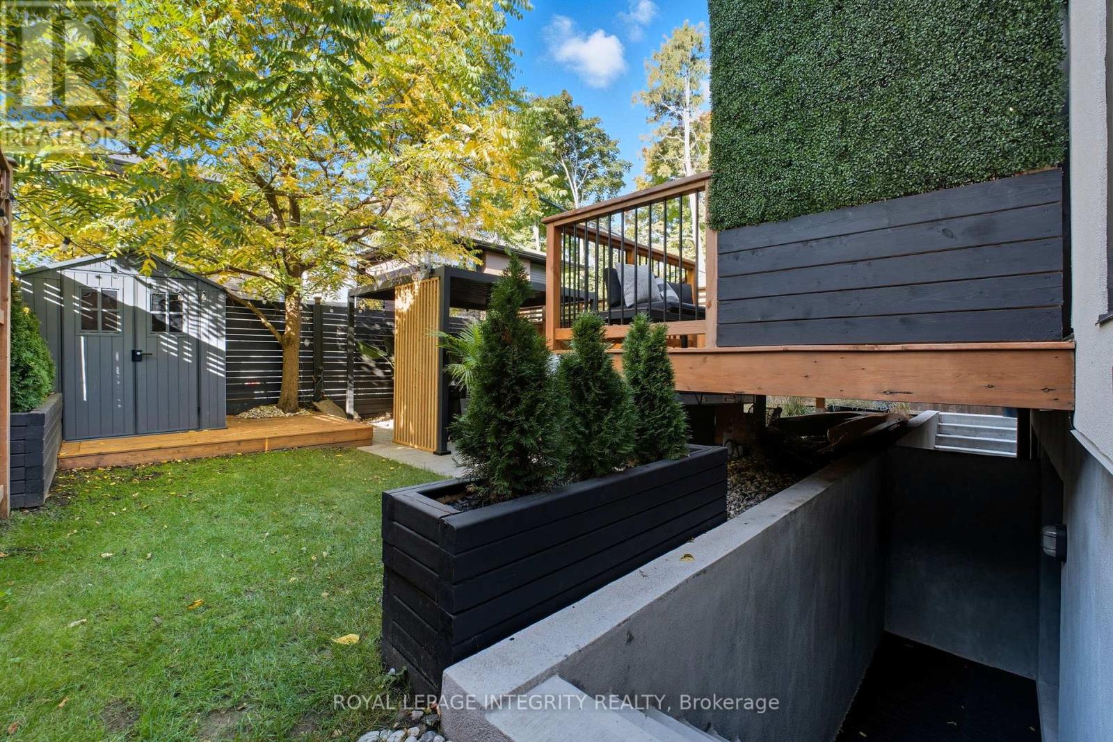 B - 574 Edison Avenue, Ottawa, Ontario  K2A 1V4 - Photo 44 - X12467087