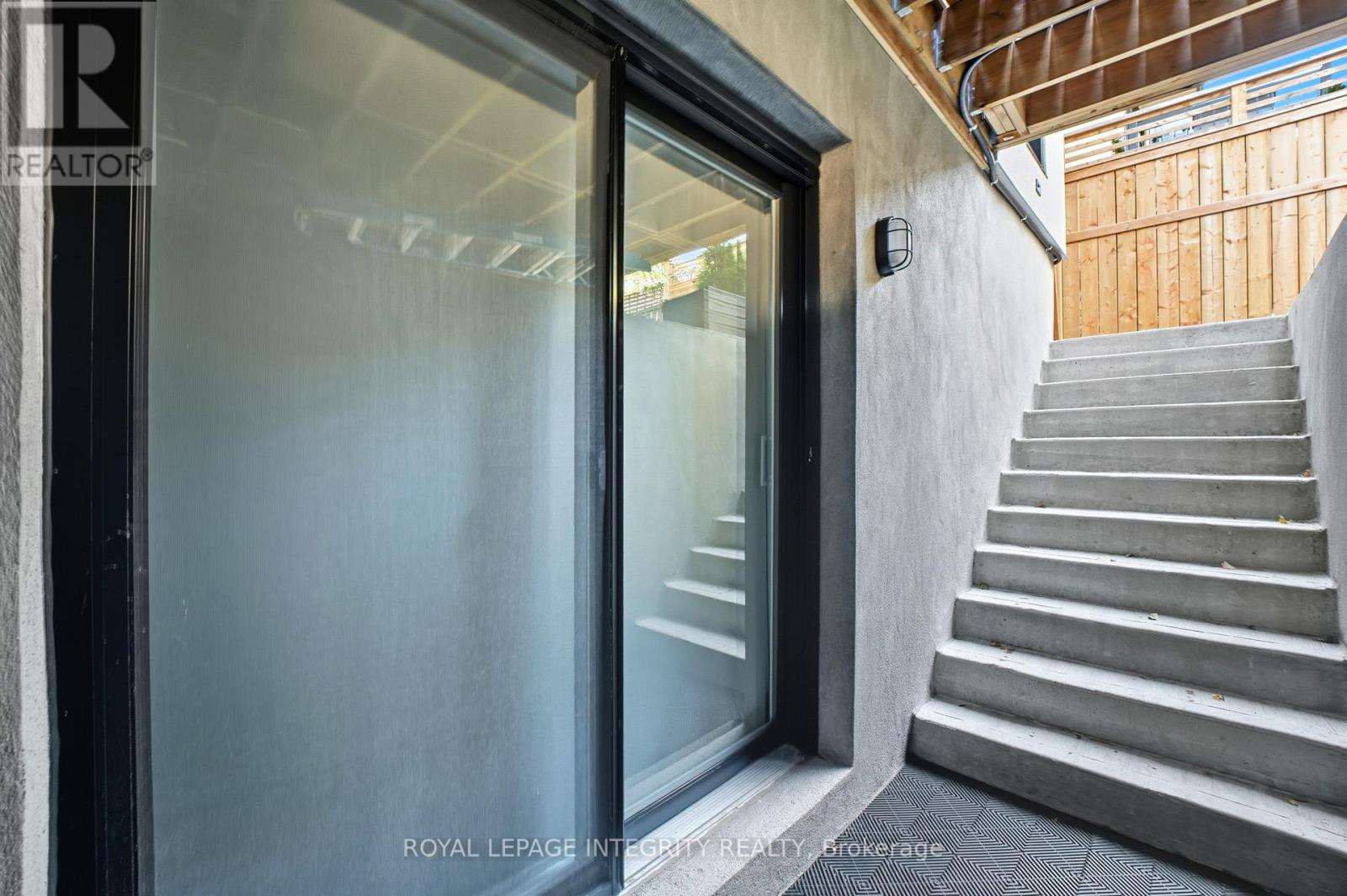 B - 574 Edison Avenue, Ottawa, Ontario  K2A 1V4 - Photo 45 - X12467087