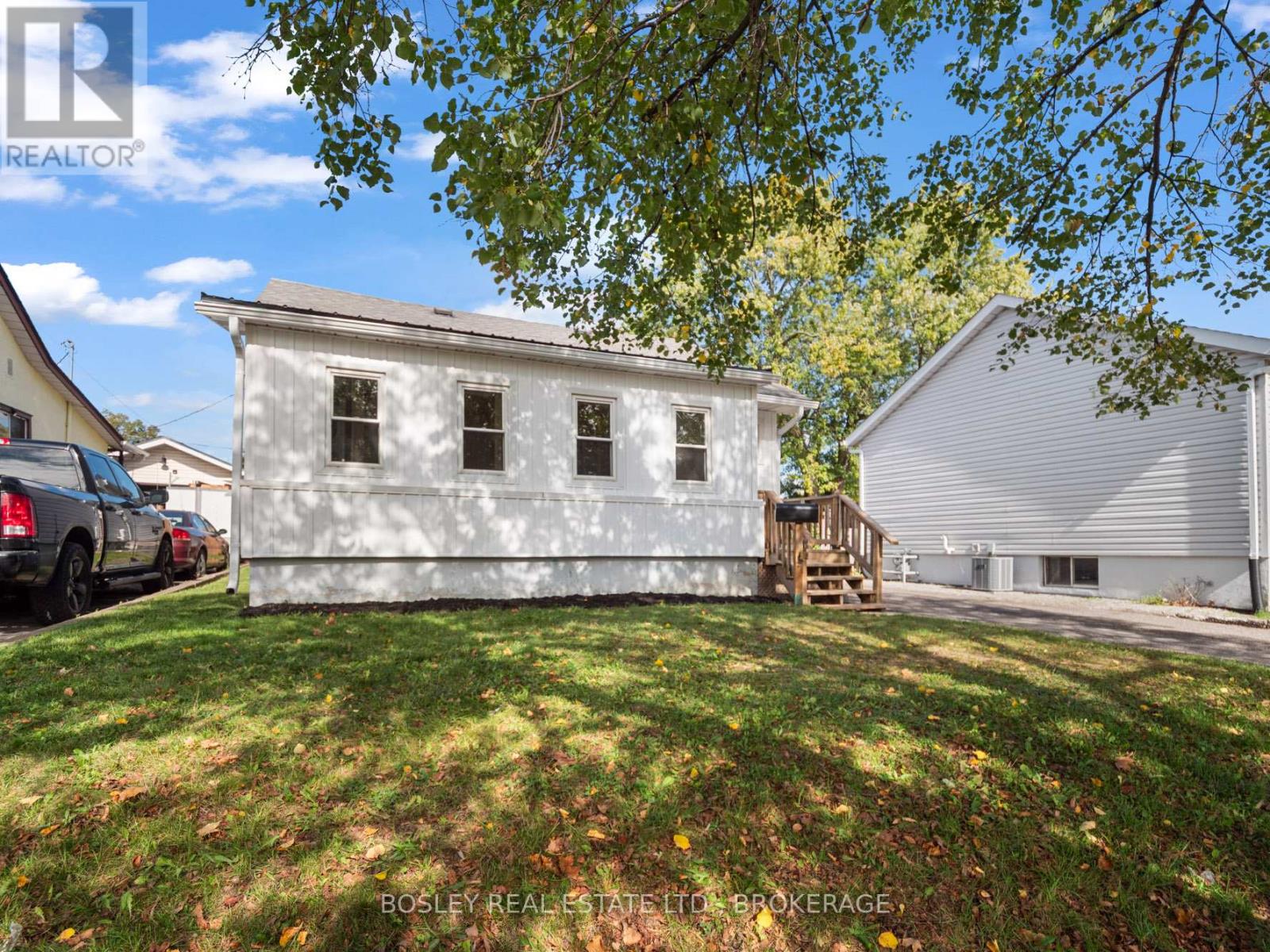 394 Fleet Street, Welland, Ontario  L3B 4X5 - Photo 2 - X12467070