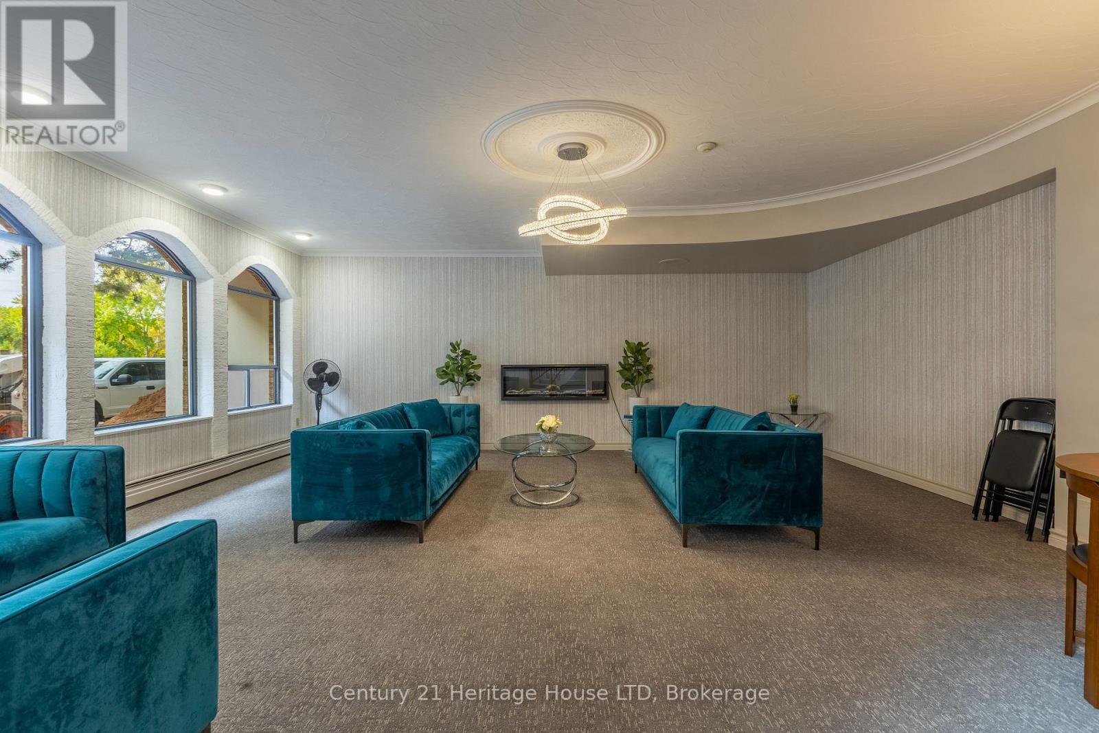 904 - 359 Geneva Street, St. Catharines, Ontario  L2N 2G5 - Photo 4 - X12467090