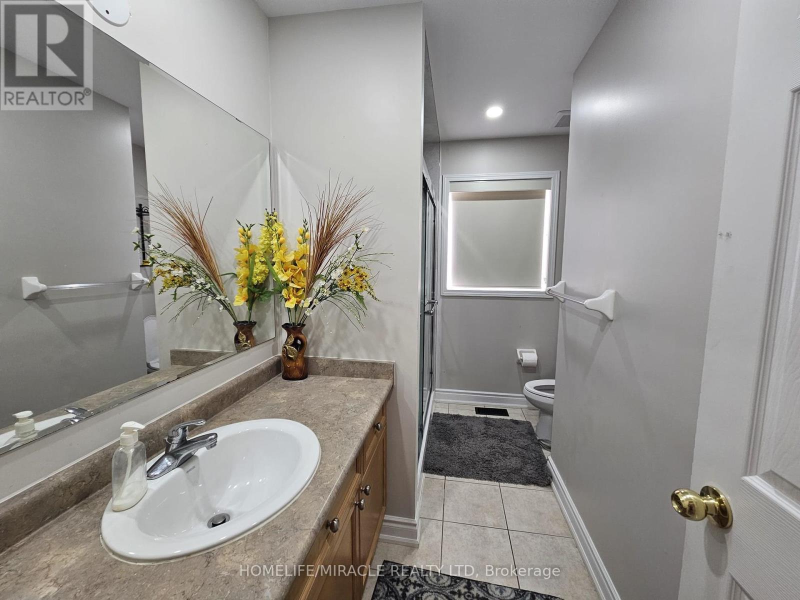 27 Pantano Place, Brampton, Ontario  L6X 0N6 - Photo 11 - W12467034