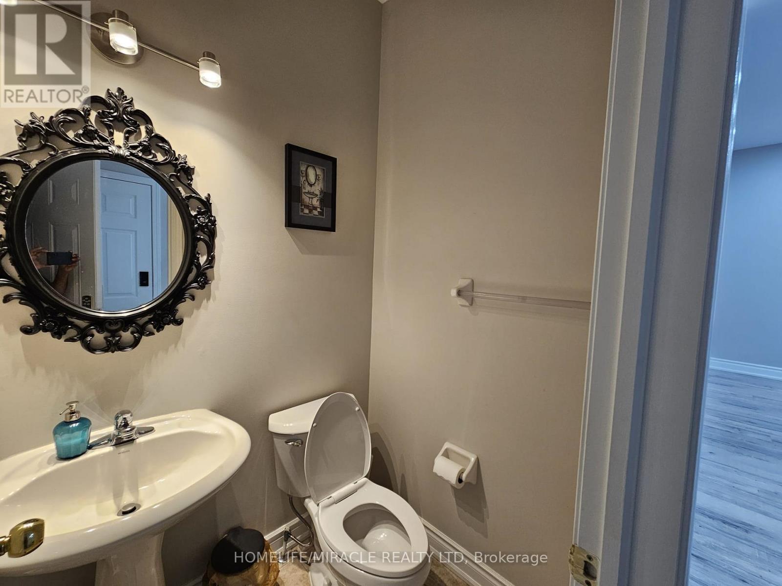 27 Pantano Place, Brampton, Ontario  L6X 0N6 - Photo 12 - W12467034