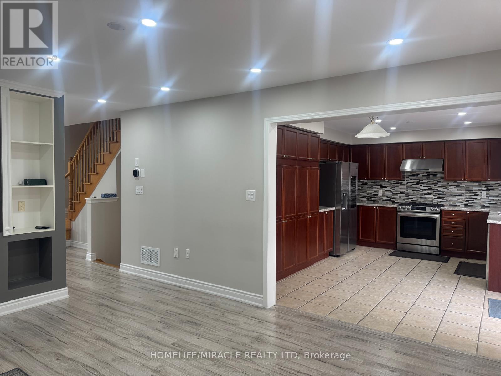 27 Pantano Place, Brampton, Ontario  L6X 0N6 - Photo 7 - W12467034