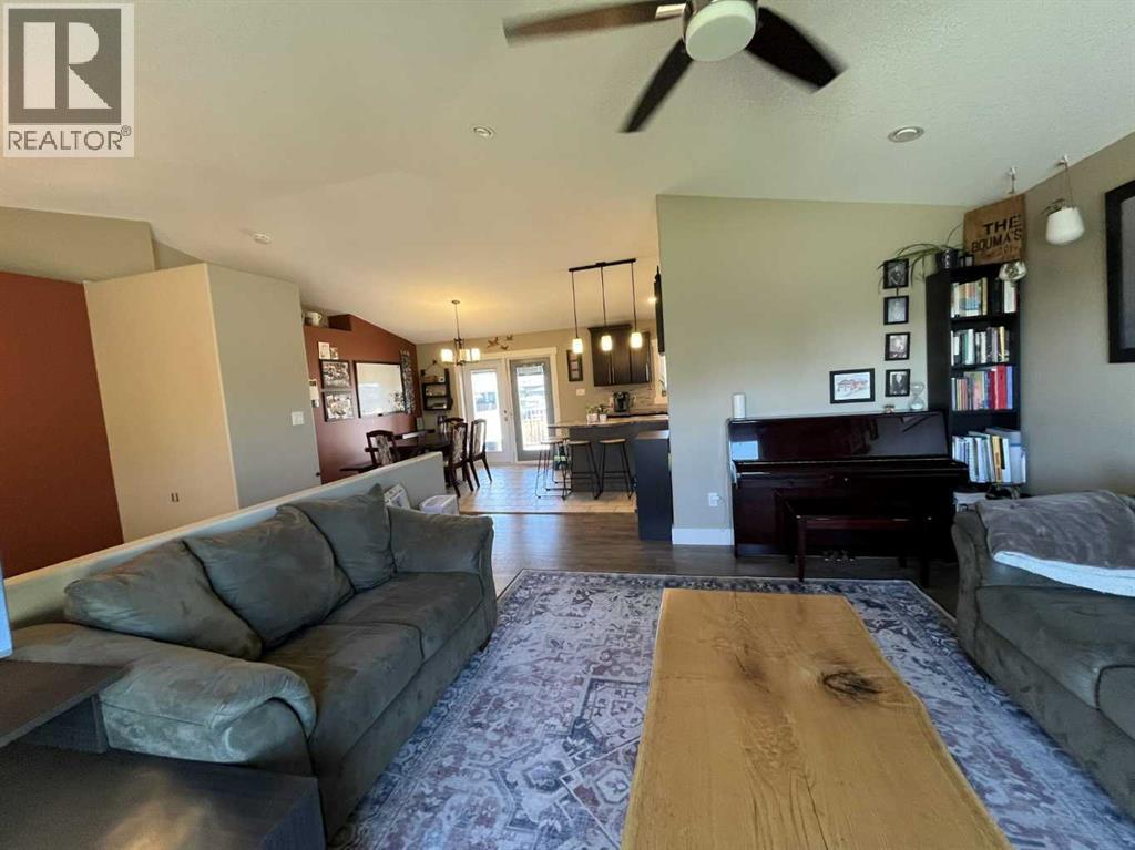1008 6 Street, Barnwell, Alberta  T0K 0B0 - Photo 15 - A2264833